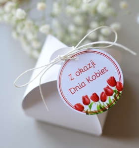 białe pudełka  boxy na dzień kobiet - personalizacja w cenie (minimalne zamówienie 15 szt.) 
