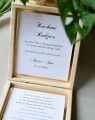 drewniane zaproszenia dla rodziców z prośbą o błogosławieństwo - modny styl glamour - dekoracje weselne złote idealne na ślub w stylu glamour