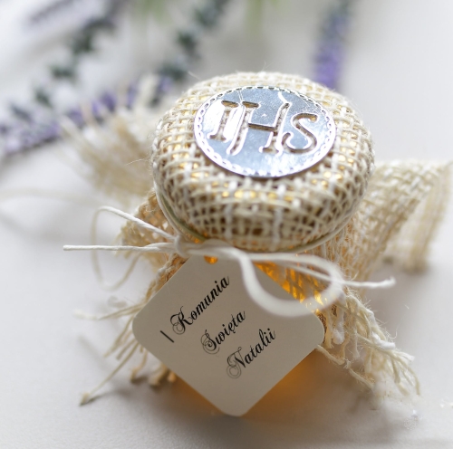słodkie podziękowania komunije - miód miodek wielkokwiatowy w ozdobnym słoiczku - wydruk listy gości na etykiecie - wzór srebrny ihs - upominki z okazji I Komunii Świętej