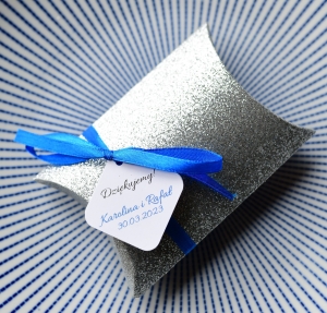 SREBRNE BROKATOWE pudełka na cukierki - upominki dla gości - glamour (minimalne zamówienie 15 szt.)