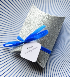 SREBRNE BROKATOWE pudełka na cukierki i winietki weselne - 2w1 (minimalne zamówienie 15 szt.)