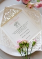 kartka z życzeniami dla pary młodej - elegancka ażurowa w kolorze ecru - personalizacja w cenie - miejsce na prezent - pieniądze dla pary młodej