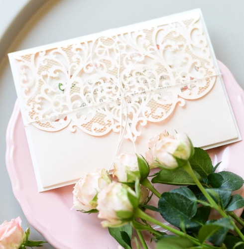 w co włożyć pieniądze prezent dla pary młodej - kartka z Twoimi zyczeniami z miejscem na pieniądze - przepiękny, ażurowy wzór w atrakcyjnej cenie