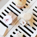 słodkie podziękowania - upominki na baby shower - rustykalne miodki miodziki ze spersonalizowaną zawieszką
