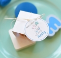 upominki na baby shower - doniczki z nasionkami - niebieski króliczek - bocianowe dla chłopczyka - spersonalizowane dekoracje na baby shower