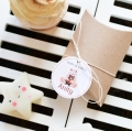 rustykalne pudełka na cukierki na przyjęcie baby shower z grafiką misia - dowolny tekst na zawieszce - personalizacja w cenie  - dekorajce na przyjęcie z okazji oczekiwania na narodziny maluszka
