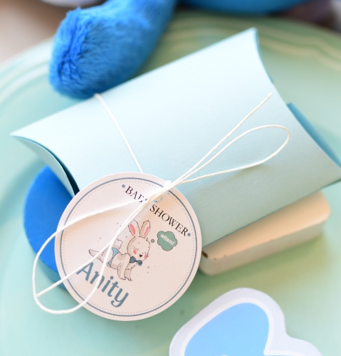 niebieskie pudełka na cukierki na przyjęcie baby shower - niebieski króliczek - party w oczekiwaniu na maluszka