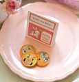 spersonalizowane czekoladki niespodzianki na baby shower - zasłodz gości - czekoladki emotikonki - dekoracje na baby shoer dla dziewczynki - różowy króliczek