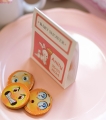 spersonalizowane czekoladki niespodzianki na baby shower - zasłodz gości - czekoladki emotikonki - dekoracje na baby shoer dla dziewczynki - różowy króliczek