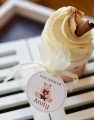 kremowe woreczki ecru (przeźroczyste z organzy) - ze spersonalizowaną zawieszką  - upominki i dekoracje na baby shower - woreczki na cukierki