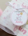 białe woreczki ecru (przeźroczyste z organzy) - ze spersonalizowaną zawieszką  - upominki i dekoracje na baby shower - woreczki na cukierki dla dziewczynki