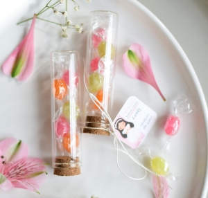 cukierki komunijne w fiolce - dziewczynka (minimalne zamówienie 15 szt.) 