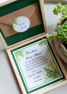 drewniana skrzynka z życzeniami BUTELKOWA ZIELEŃ I ZŁOTO