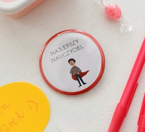 prezent dla super nauczyciela - spersonalizowana przypinka