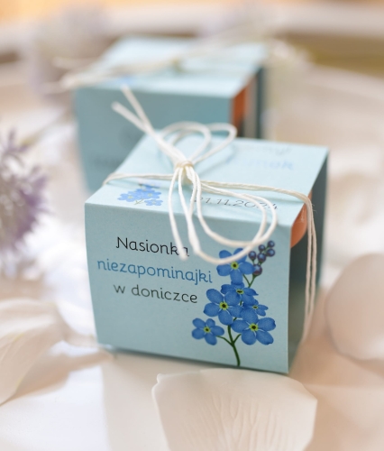 przepiękne upominki ślubne - niezapominajki w doniczce   - zachwyć Gosci weselnych spersonalizowanymi podziękowaniami