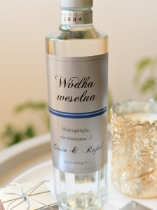 srebrne, metalizowane naklejki na wódkę weselną - wstrząśnieta, nie mieszana (minimalne zamówienie 20 szt.) 