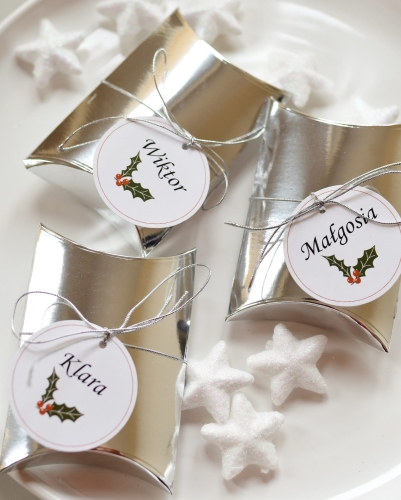 eleganckie, spersonalizowane srebrne pudełko bożonarodzeniowe na pieniądze lub inne drobnostki - opakowania na święta