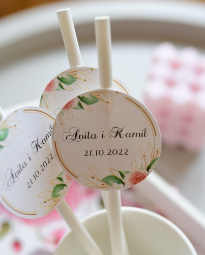 personalizowane dekoracje na sale weselną - słomki do picia z imionami pary młodej - ekologiczne z papieru