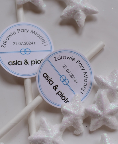 personalizowane słomki do picia z imionami pary młodej - ekologiczne dekoracje ślubne