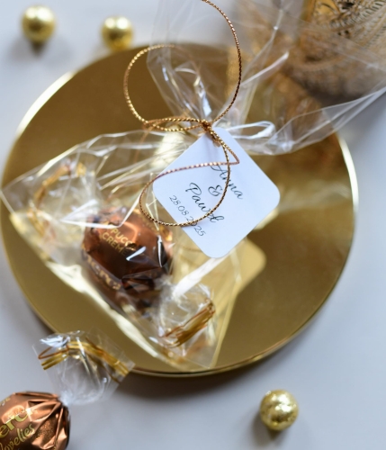 nietypowe podziękowania weselne - słodycze - złote merci golden z imionami pary młodej