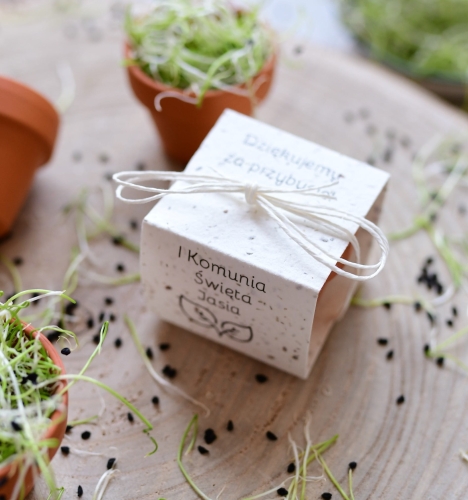 rosnące podziękowania dla gości komunijnych - doniczki z papieru z nasionkami roślin - personalizowane upominki na I Komunię Świętą