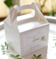 małe pudełka na ciasto komunijne z imieniem dziecka - delikatny wzór z kwiatkiem - automatyczne składanie