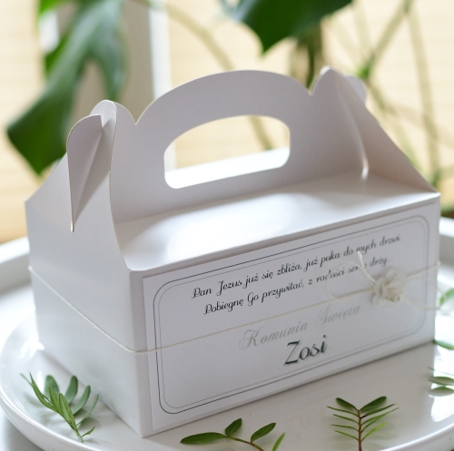 pudełka na ciasto komunijne z imieniem dziecka z różyczką - szybka realizacja - dekoracje na przyjęcie komunijne
