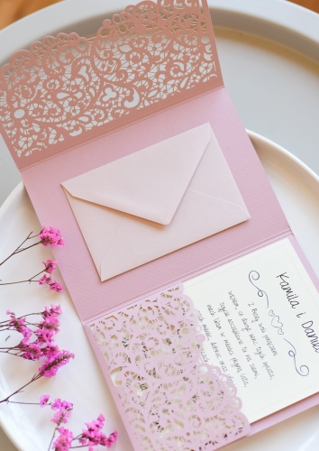 personalizowana, ażurowa, nietypowa kartka z życzeniami dla pary młodej z miejscem na prezent - kopertą