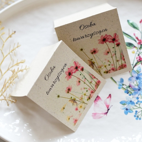 personalizowane winietki na ślub boho z motywem polnych kwiatów - papier z trawy