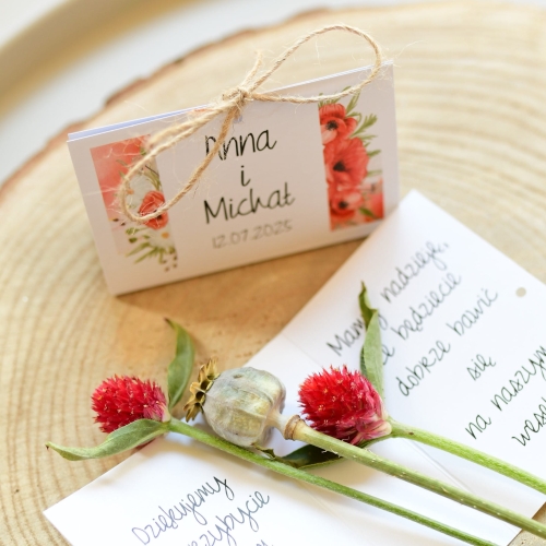 upominki weselne z grafiką maków - personalizowane dekoracje na przyjęcie weselne w stylu rustykalnym