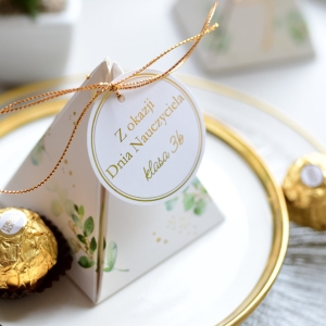 upominki dla nauczyciela - Ferrero Rocher ze złoconą zawieszką 02 piramidka - cena za 1 zestaw
