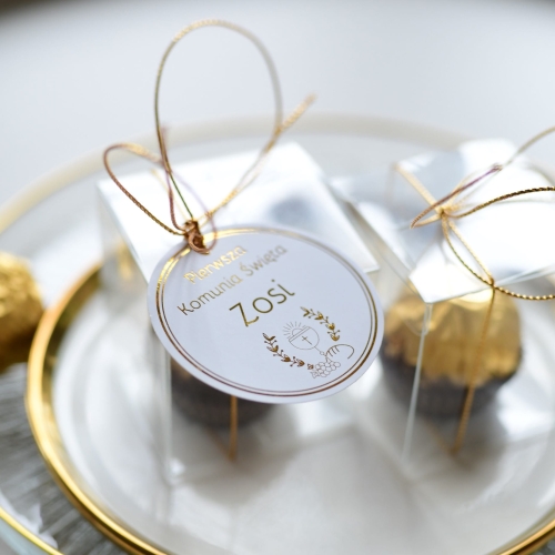 czekoladki na komunię - podziękowania na przyjęcie komunijne ferrero rocher w złotej oprawie - zawieszka z imieniem dziecka
