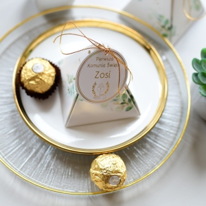 upominki komunijne - Ferrero Rocher ze złoconą zawieszką 02 piramidka (minimalne zamówienie 15 szt.)
