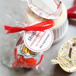 słodkie upominki na Dzień Kobiet - jajko Kinder Joy  z imieniem 