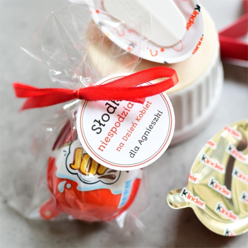 słodkie upominki na dzień kobiet - kinder joy z imieniem