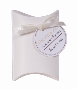 kremowe pudełka na cukierki komunijne z zawieszką (minimalne zamówienie 15 szt.) 