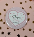 urocze, różowe magnesy na lodówkę z imieniem dziecka oraz datą