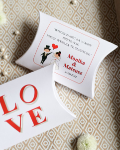 czerwone pudełka na cukierki ślubne LOVE (minimalne zamówienie 15 szt.) 