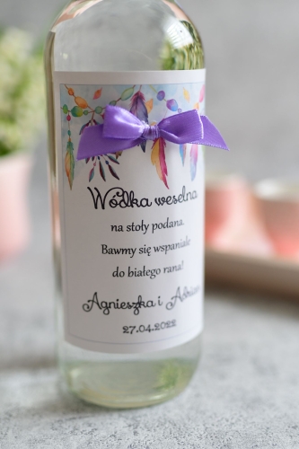 piękne, kolorowe naklejki na wódke weselną w stylu boho