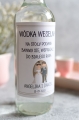 naklejka na wódkę weselną z grafiką pary młodej
