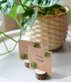 modne winietki ślubne na plastrze drewna - motyw monstery - botaniczny styl - szybka realizacja
