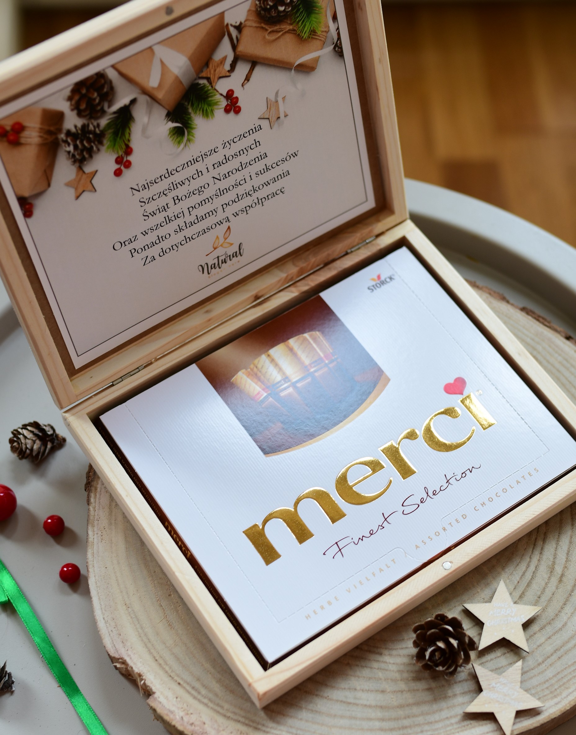 personalizowane świąteczne skrzynie od firmy - merci